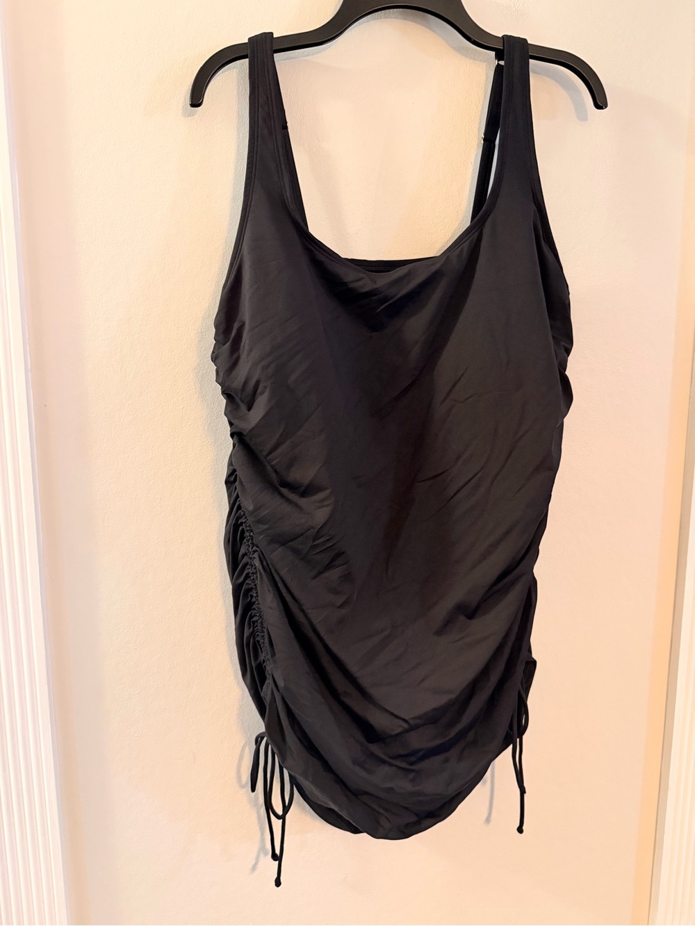 Lands’ End Size 16 Black Ruched One Piece Swimsuit Tummy Control